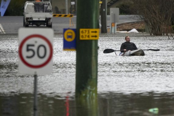 В Австралии из-за наводнения закрыли аэропорт