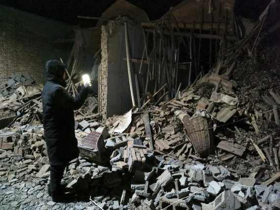 Смертельное землетрясение всколыхнуло Китай