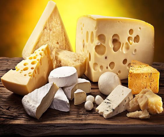 Назвали 9 видів сирів, які можна їсти тим, хто страждає від непереносимості лактози 