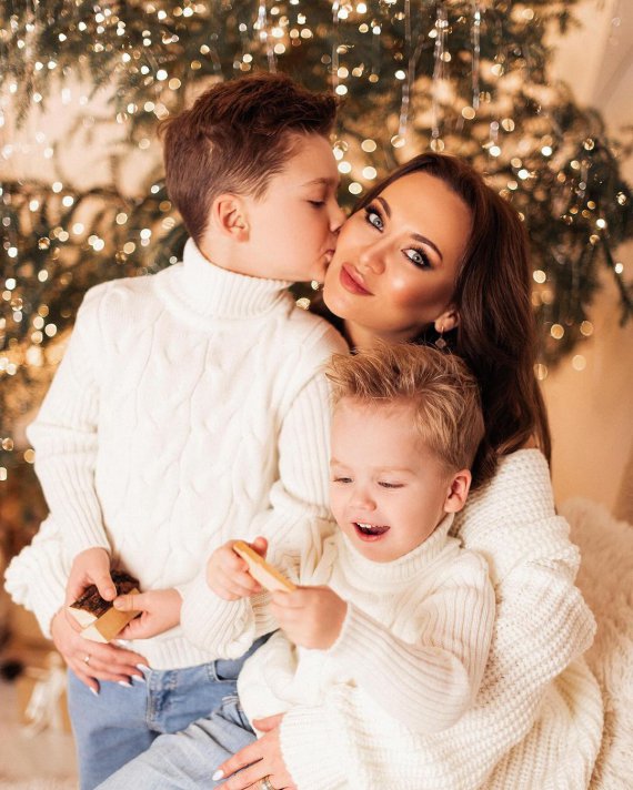 Анна Саліванчук з синами