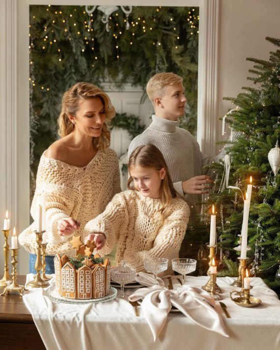 Марина Боржемська знялась із дітьми в новорічній фотосесії