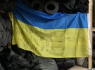 Волонтери їздять на передову до військових, щоб передати їм благодійну допомогу