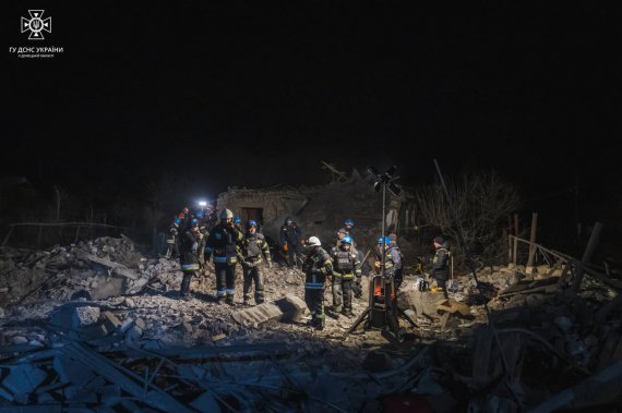Тривають рятувальні роботи на місцях російських ударів по Покровському району