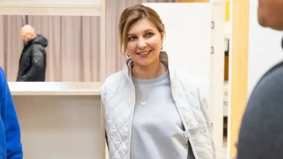 Олена Зеленська приїхала на новосілля до прийомної родини