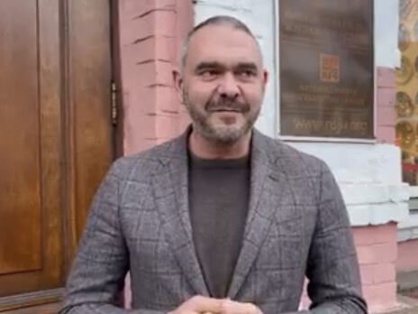 У жовтні 2021 року начальник охорони “Укрексімбанку” Ігор Тельбізов напав на журналістів “Схем”