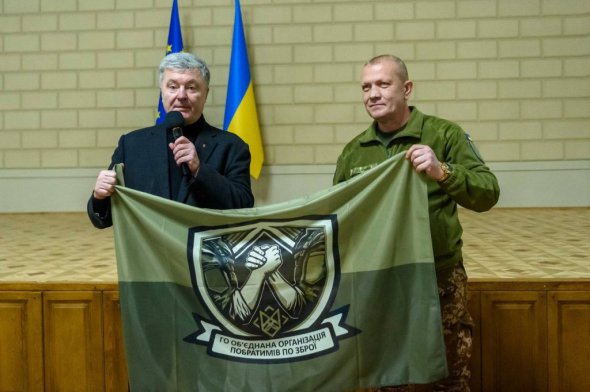 Петро Порошенко провів зустріч у Львівському національному університеті імені Івана Франка. Прийшли студенти, професори, підприємці, освітяни, волонтери і ветерани
