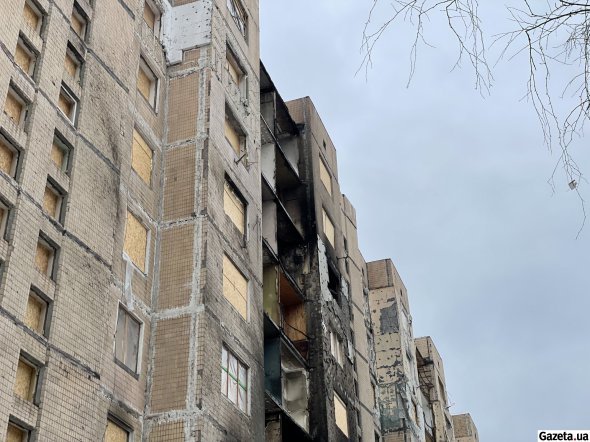 Мешканці будинків і квартир, які були пошкоджені через ракетну атаку РФ по Києву 2 січня, можуть звертатися по допомогу для оформлення компенсацій