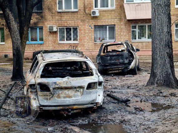 В результате ракетной атаки повреждены несколько зданий в разных районах Киева. Предварительно, 21 человек пострадал