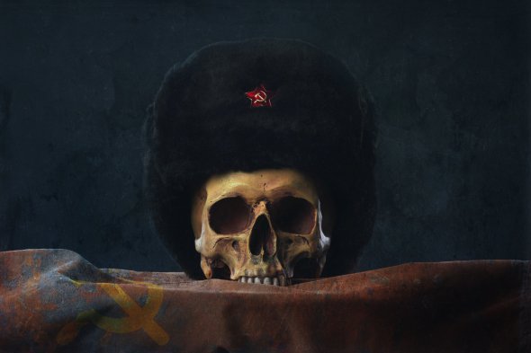 Тоталитарный и милитарный СССР, уничтожавший целые народы, боролся по миру за мир и «освобождение» порабощенных народов