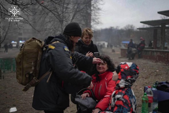 Альона з сином після ракетної атаки 