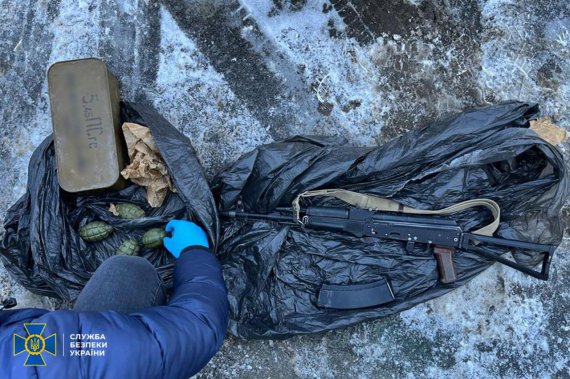 СБУ обнаружила три схрона с российским оружием и взрывчаткой в Киевской, Винницкой и Закарпатской областях