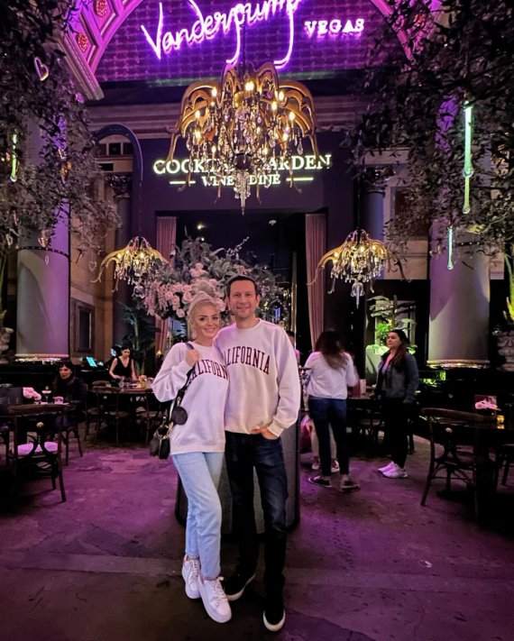 Дмитро Ступка з дівчиною