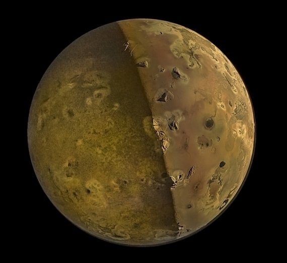 Космический аппарат Juno сделал изображения вулканической активности на поверхности спутника Юпитера