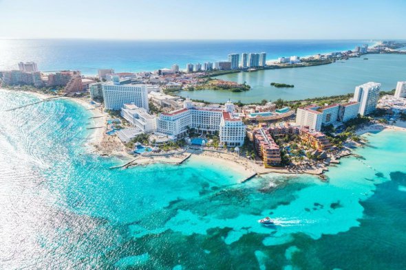 Канкун – розташований на півострові Юкатан, входить до десятки найкращих курортів світу