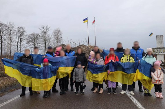 З окупованих територій та Росії повернули 11 дітей