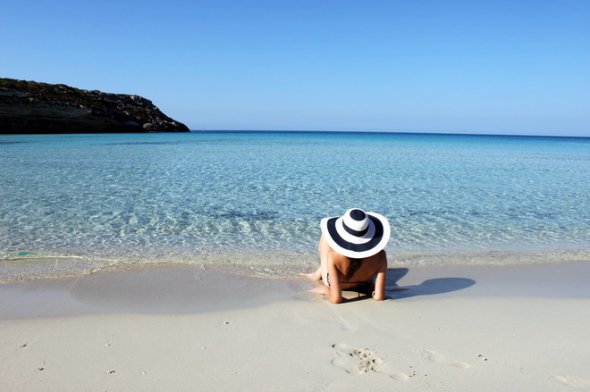 Пляж Спьяджа-дей-Конильи, Лампедуза, Италия