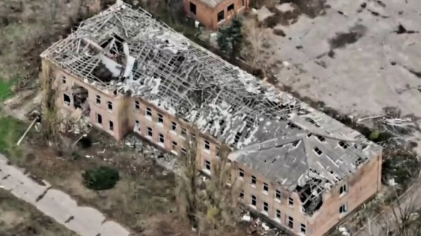 Разрушенная россиянами школа в Новозлатополе