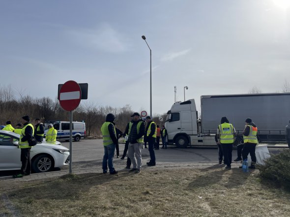 Украинские водители вынуждены в прямом смысле жить на границе - в условиях, которые являются далеко не лучшими