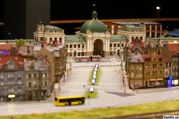 У Miniland.UA залізничний вокзал Івано-Франківська привертає увагу відвідувачів