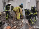 В Одесі продовжують рятувальну операцію на місці російського удару