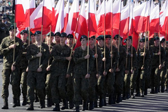 Члены новых добровольческих войск территориальной обороны Польши