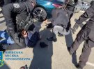В Киеве задержали преступную группировку, которая под видом сотрудников территориального центра комплектования и социальной поддержки и Государственного бюро расследований обманывала граждан