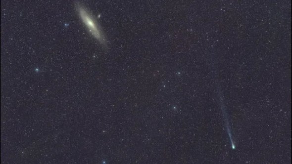 Комета Понса-Брукса (внизу справа) и галактика Андромеды
