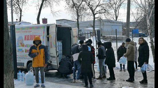 Доставка питної води та їжі мешканцям м. Суми