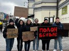 Монатик с семьей присоединился к акции в поддержку пленных защитников Азова