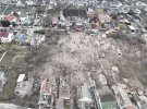 У результаті влучань вщент зруйновано сім домоволодінь, пошкоджень зазнали дві виробничі будівлі та 37 житлових будинків, два з яких багатоповерхові