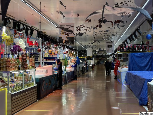 У рибному відділі можна знайти продукти на різний гаманець