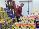 На ринку купують продукти для ресторанів, магазинів, шкільних їдалень тощо