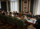 Президент Володимир Зеленський зібрав нараду з військовими та урядовцями