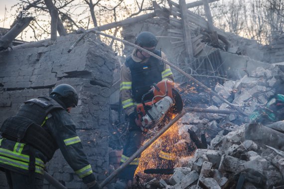 Разрушение в Константиновке в результате авиаудара 9 апреля