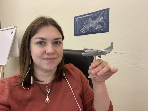 Ксения Семенова опубликовала фото на фоне американского истребителя F-16 Fighting Falcon