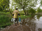 Спасатели помогают населению преодолевать последствия подтопления в Черкасской области