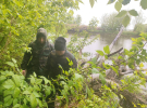 Двое мужчин переплыли реку, чтобы попасть обратно в Украину
