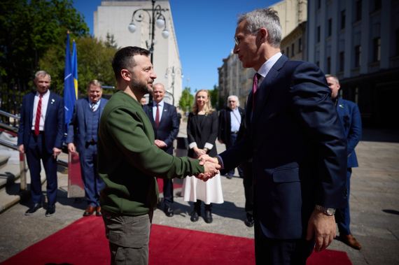 Генсек НАТО Йенс Столтенберг приехал в Киев
