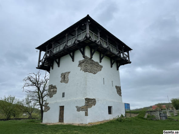 Замковая башня времен Хмельницкой области