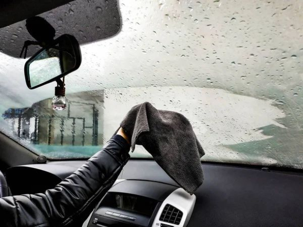 Тщательный уход за стеклом и его чистота являются неотъемлемой частью безопасного вождения