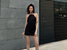 Надя Дорофєєва потішила своїх шанувальників літніми світлинами у крихітній чорній сукні 