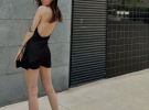 Надя Дорофеева порадовала своих поклонников летними фотографиями в крошечном черном платье