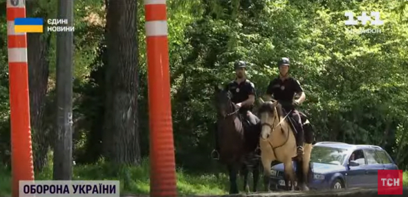 В Киеве полиция патрулирует на лошадях