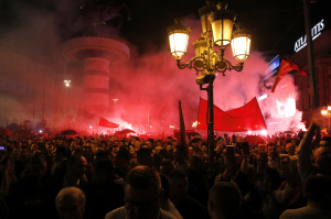 Опозиція святкує перемогу на вулицях Скоп'є у Північній Македонії