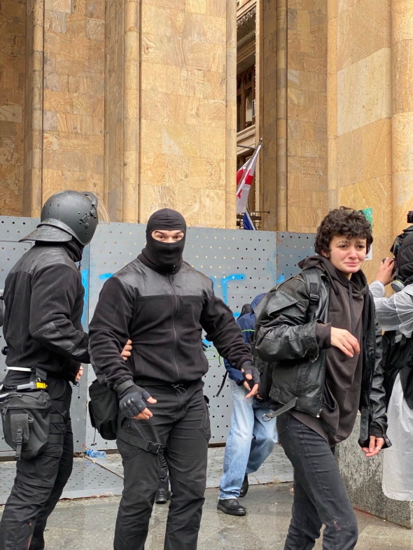 Грузинський парламент ухвалив у третьому та останньому читанні законопроєкт "Про прозорість іноземного впливу", так званий закон про "іноагентів". Це викликало хвилю протестів у столиці 