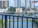 По данным профильных сайтов по продаже недвижимости в Майами, апартаменты размещаются в 10-этажном многоквартирном доме в нескольких сотнях метров от побережья Атлантического океана