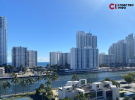 По данным профильных сайтов по продаже недвижимости в Майами, апартаменты размещаются в 10-этажном многоквартирном доме в нескольких сотнях метров от побережья Атлантического океана