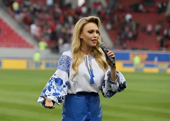 Оля Полякова