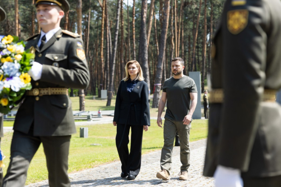 Президент Владимир Зеленский и первая леди Елена Зеленская почтили память жертв политических репрессий