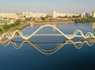В Киеве открыли пешеходный мост-волну